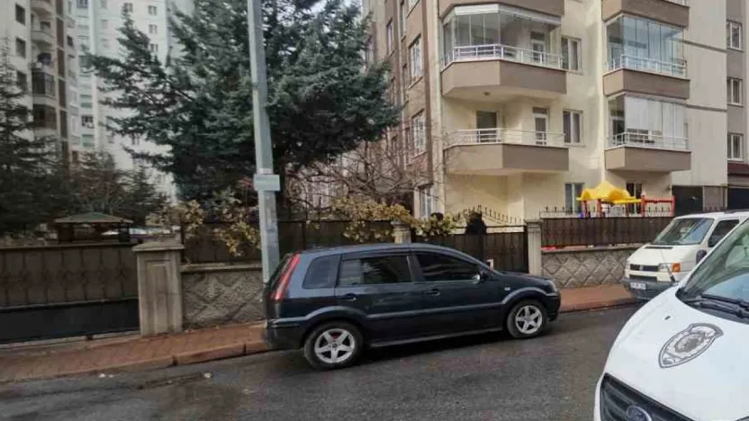 Boşanma aşamasındaki eşini görmeye giden şahıs, görevlinin eşini öldürdü