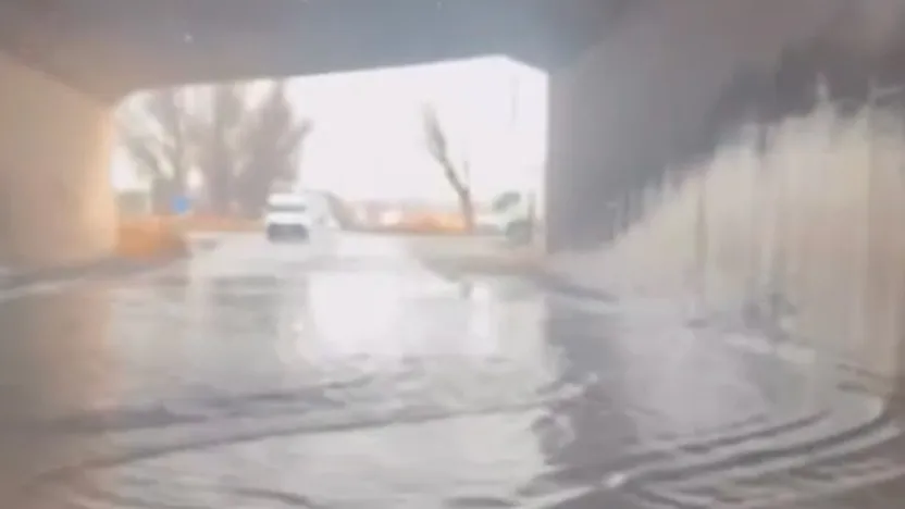 Buğdaylı Mahallesi'nde alt geçit sular altında kaldı