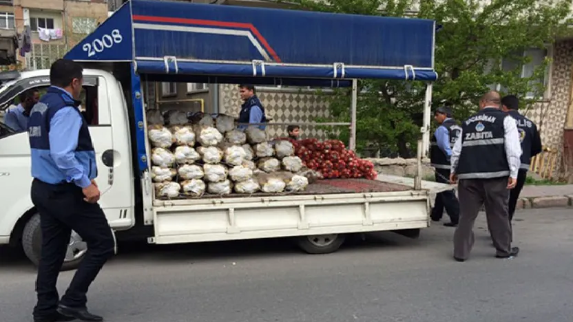 Büyükşehir Zabıtası, Kasım Ayında 47 Seyyar Satıcıya Yasal İşlem Uyguladı