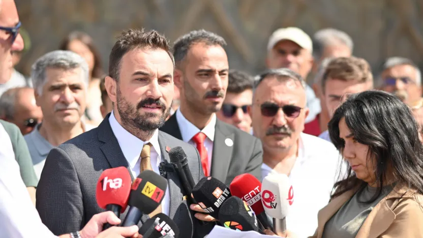 CHP, 102'nci yıl dönümünü Cumhuriyet Meydanı'nda kutladı