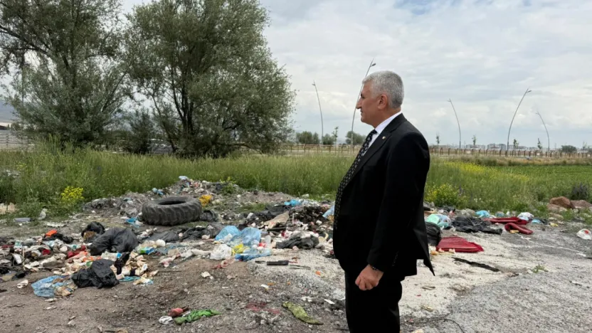 CHP'li Gümüş'ten Oymaağaç Sanayi Sitesi'nde çöp tepkisi: 'Esnafın çöpü alınmıyor, çevre kirliliği artıyor'
