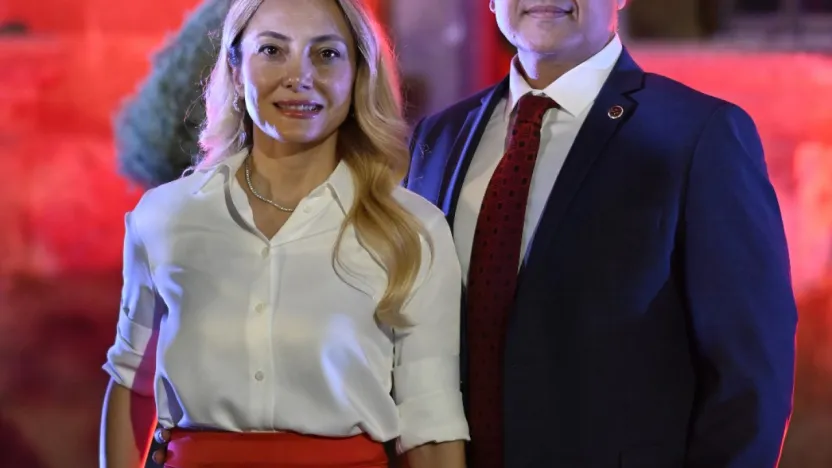 CHP'li Özgür Özer 'Türk milletinin bu kutsal ve büyük bayramını kutluyorum'