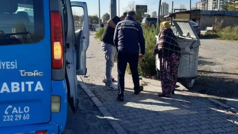 Çöp kenarında duygu sömürüsüne karşı uyarı