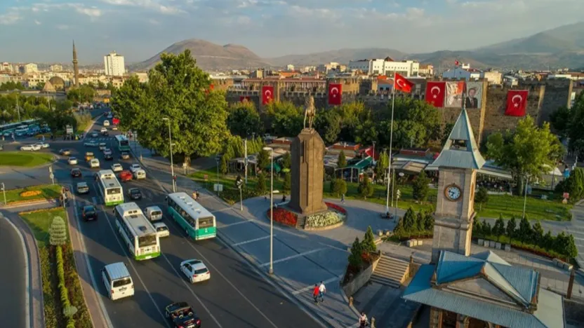 Cumhuriyet Meydanı trafiğe kapatıldı