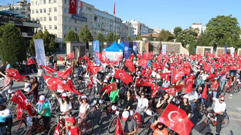 Cumhuriyete özel bisiklet turu