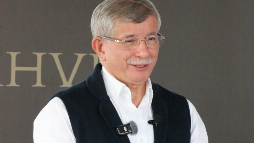 Davutoğlu: 'Devlet darda olursa elimi taşın altına koyarım'