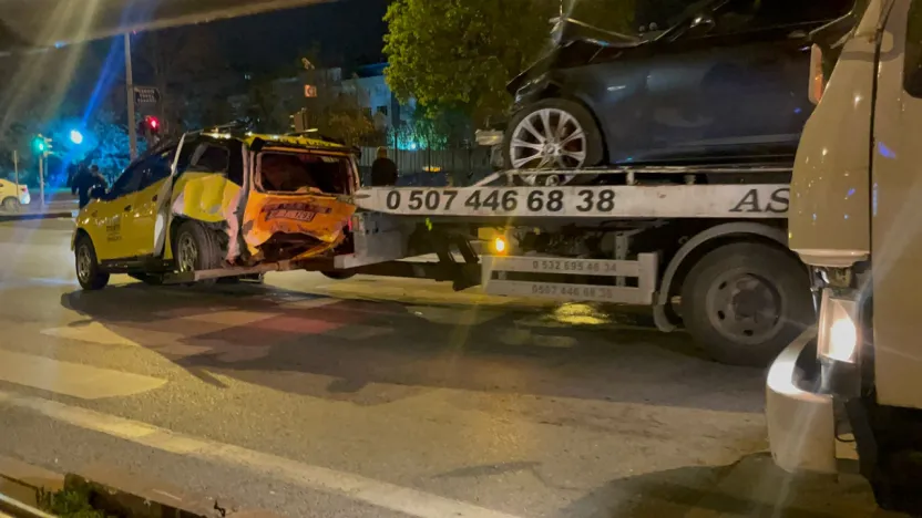 Dört aracın karıştığı trafik kazasında 5 kişi yaralandı