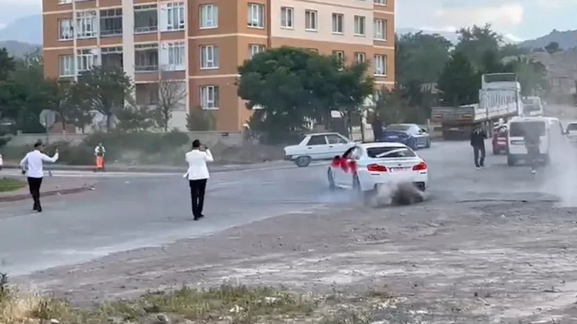 Düğün konvoyunda drift atan 2 sürücüye 92 bin 784 TL cezai işlem