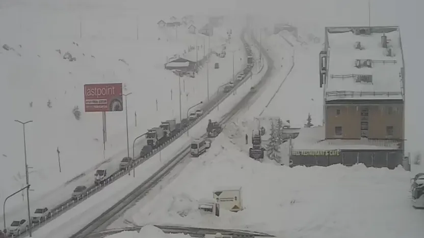 Erciyes'de yollar trafiğe kapalı