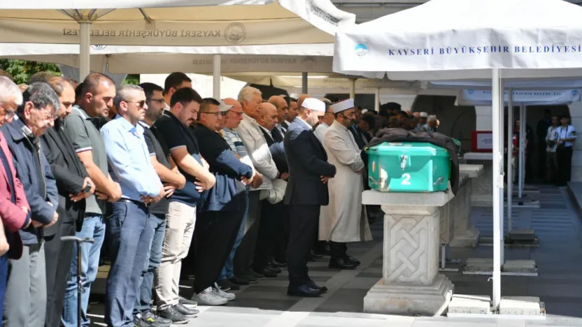 Eski Başkan Hüsamettin Çetinbulut son yolculuğuna uğurlandı