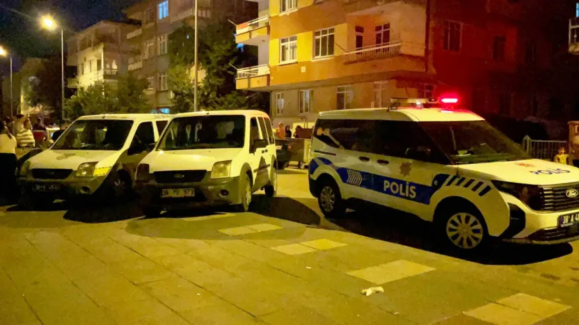 Eski eşini bıçakla yaralayan şahıs kaçtı