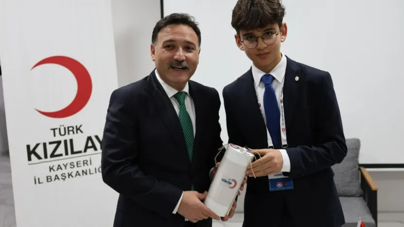 GÖKTİM Akademi öğrencilerinden Vali Çiçek'e zaman kapsülü hediyesi