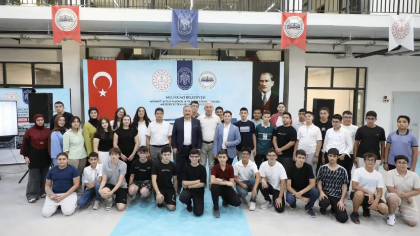 Havacılık Lisesinin yeni öğrencileri okullarıyla tanıştılar