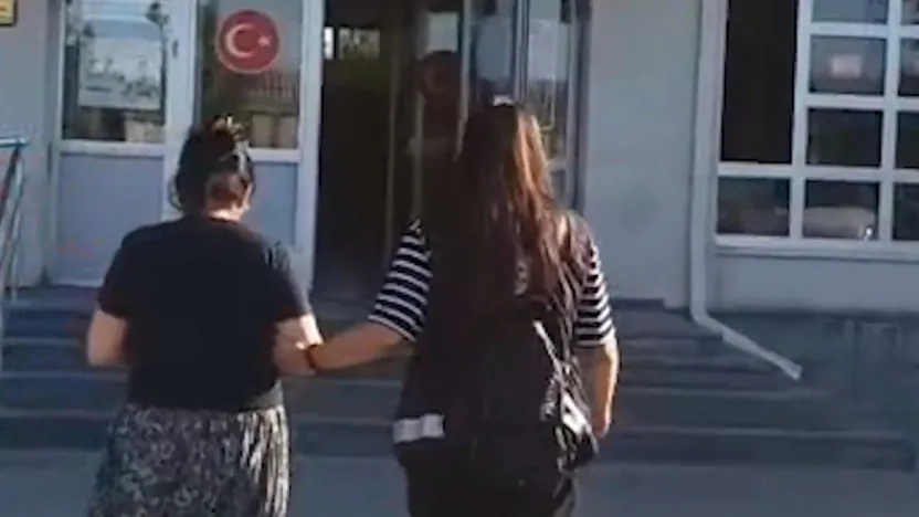 Hırsızlık suçundan aranan 60 yaşındaki kadın yakalandı