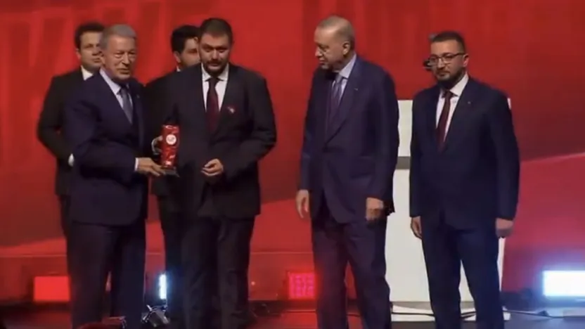 Hulusi Akar:'İstikametini tayin etmiş bir gençlik, milletlerin kaderini değiştirebilir.'