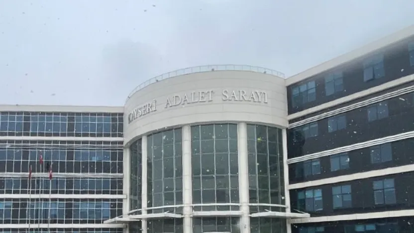 İki kişinin yaşamını yitirdiği trafik kazası nedeniyle açılan davaya devam edildi