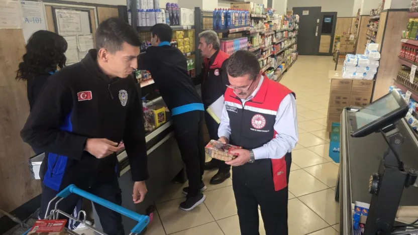 İncesu'daki zincir marketlerde denetim: Günü geçmiş gıdalar toplatıldı