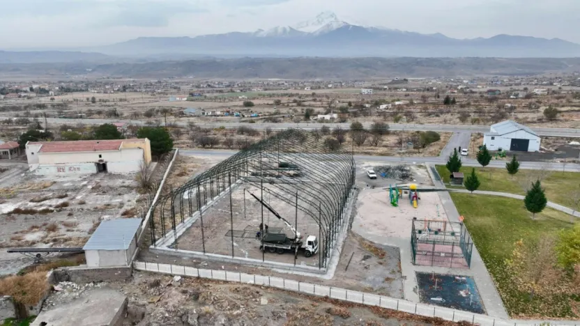 İncesu'ya yeni kapalı halı saha