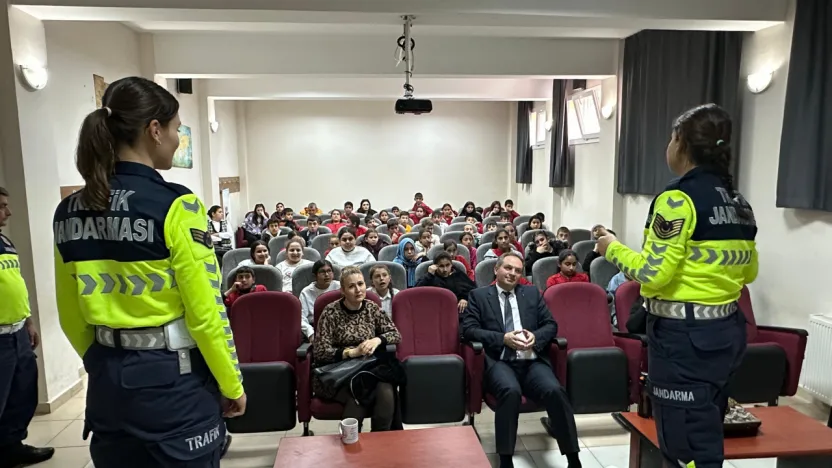 Jandarmadan okullara trafik eğitimi