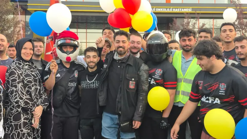 Kanser hastası çocuklar için gökyüzüne moral balonları bırakıldı