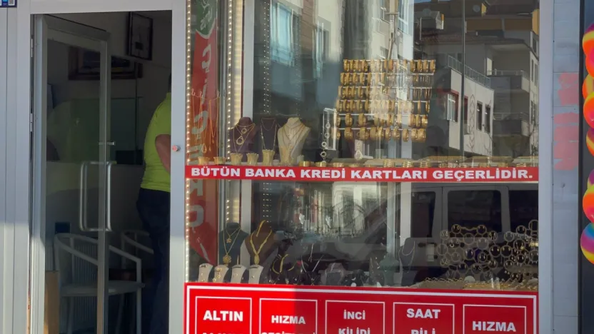 Kar Maskeli Acemi Soyguncu