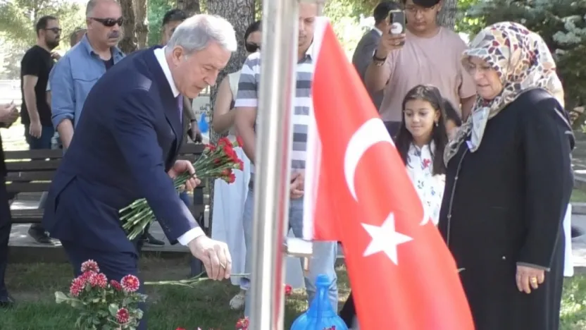 Kartal Şehitliği'ne 15 Temmuz ziyareti