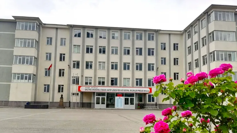 Kayseri'de Başarının Dengeleri Değişti : Türkiye Derecesi Çıkaran Bu Okul Kayseri'nin Gururu!