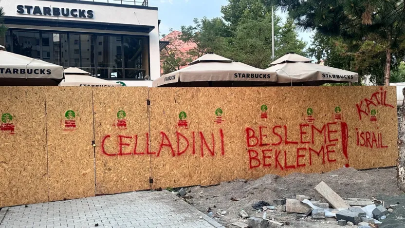 Kayseri'de Starbucks'a Tepkiler Giderek Artıyor: 'Celladını Besleme, Celladını Bekleme!'