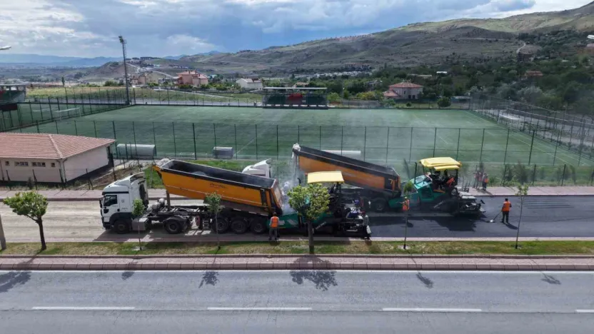 Kayseri'de Yol Konforu Artıyor: Erkilet Bulvarı'nda Kapsamlı Asfalt Çalışması