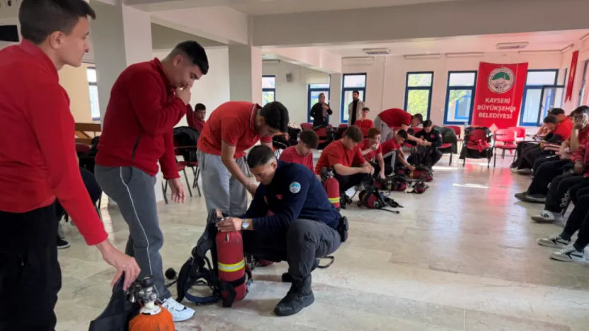 Kayseri İtfaiyesinden Stajyer Öğrencilere Eğitim Desteği