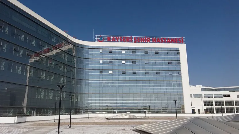 Kayseri Şehir Hastanesi'nden , Yoğun Bakım'da 3 hemşireye 1 hasta düştüğü iddialarına yalanlama