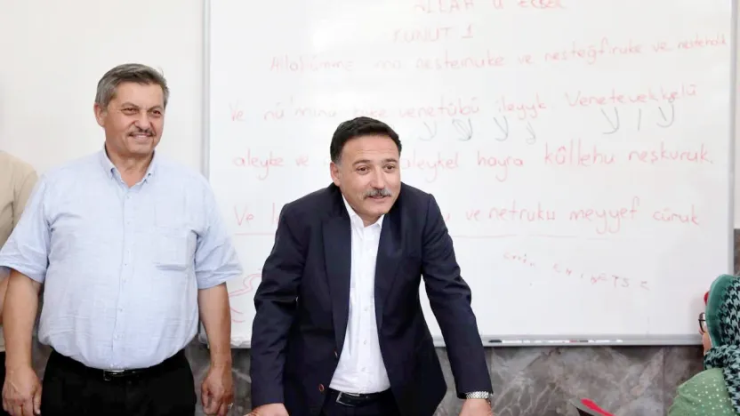 Kayseri Valisi Gökmen Çiçek'ten Şehitler Camii ve Kuran Kursu'na Ziyaret