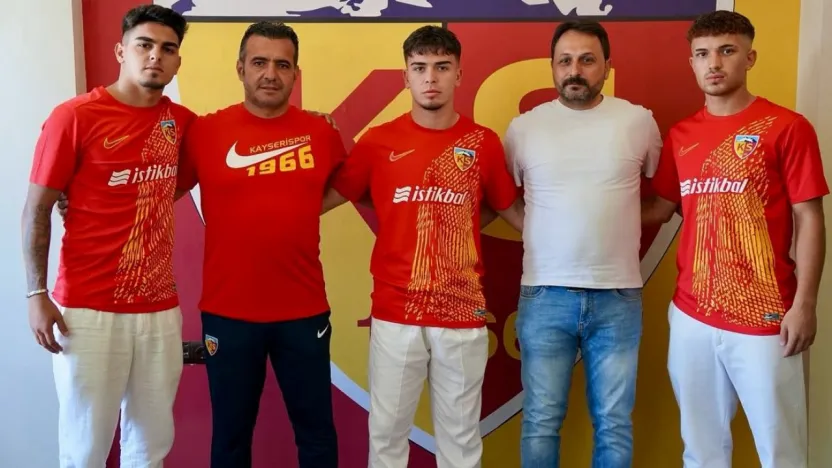 Kayserispor, 3 genç futbolcuyla profesyonel sözleşme imzaladı