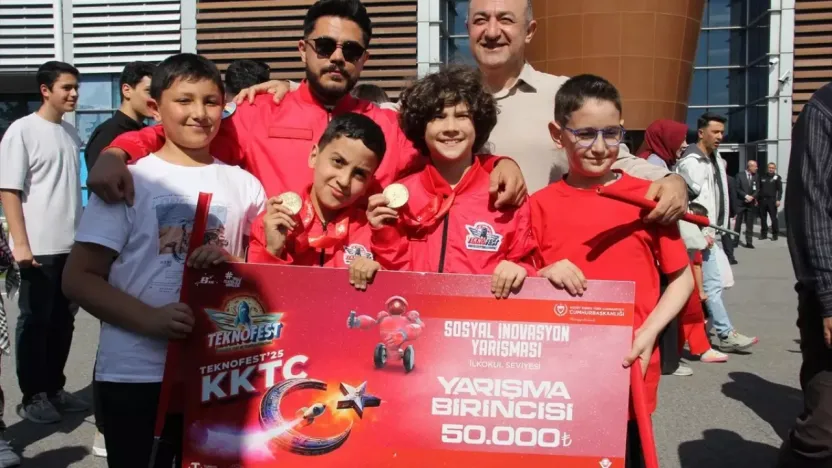 Kıbrıs'tan dönen Başarılı Teknofest Ekibine Coşkulu Karşılama