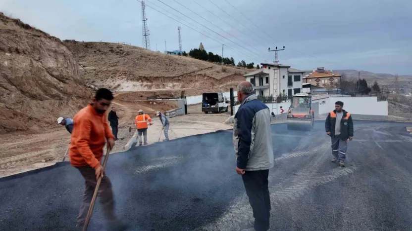 Kırsalda Altyapı Atılımı: Küpeli'ye 5.300 Ton Asfalt ile Yeni Yollar