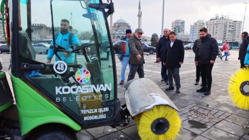 Kocasinan Belediyesi'nden Kar Temizleme Çalışmaları