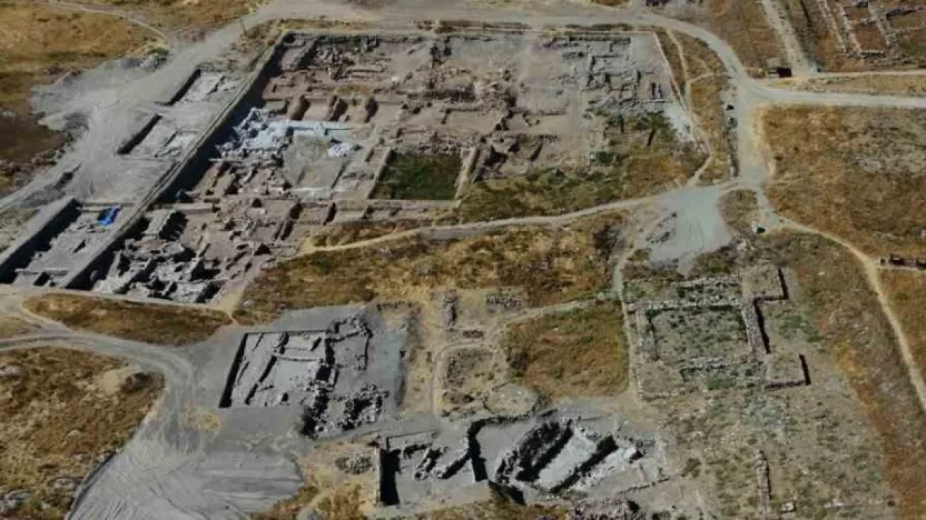 Kültepe'de Sır Perdesi Aralanıyor: Sarayların Gölgesinde Yaşamış Evler Gün Yüzüne Çıktı