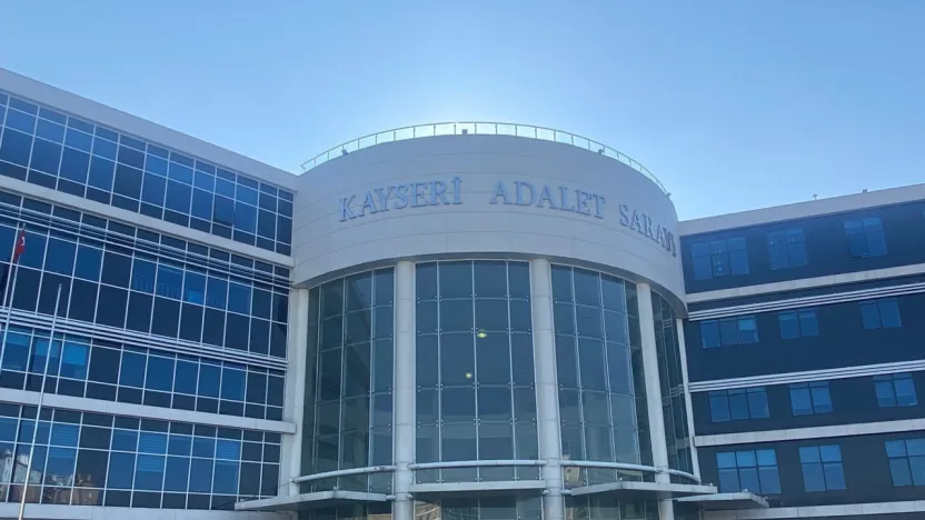 Kurşunlama nedeniyle açılan davada sanıklar hakim karşısına çıktı