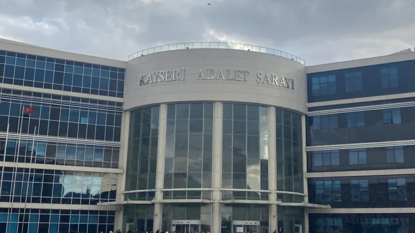 Kuyumcu soymaya çalışan bankacı kadının yargılanmasına başlandı