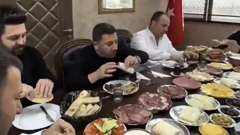 Lüks Kahvaltı Tepki Çekti: Rasim Arı'nın Sofrası Tartışması Yarattı