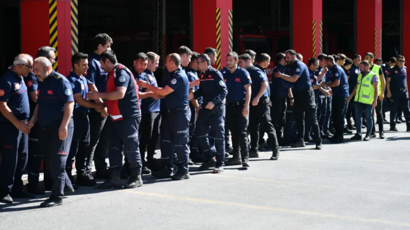 Manisa ve İzmir Orman Yangınına Müdahale Eden İtfaiyeciler Kayseri'ye Döndü