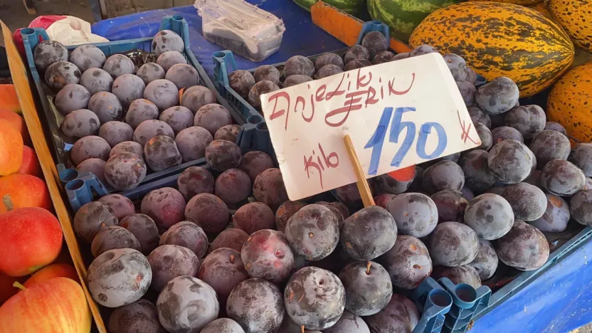 Mevsim meyveleri el yakıyor: Pazar tezgahlarının en ucuzu domates