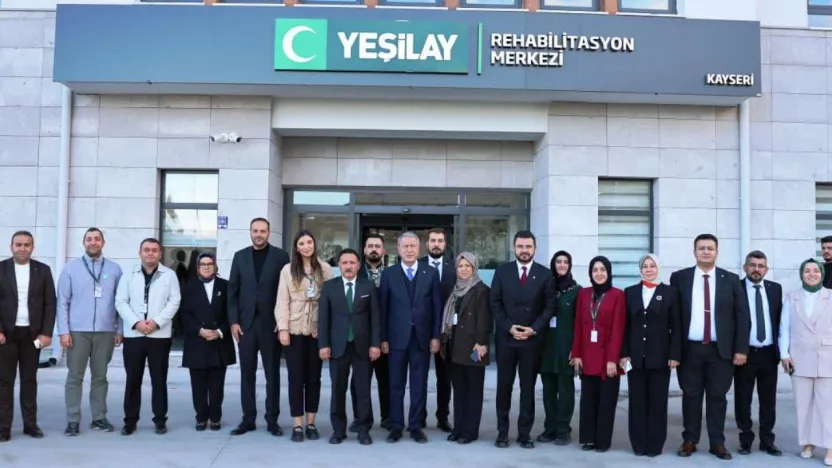 Milletvekili Akar ve Böhürler'den Yeşilay Rehabilitasyon Merkezi'ne ziyaret