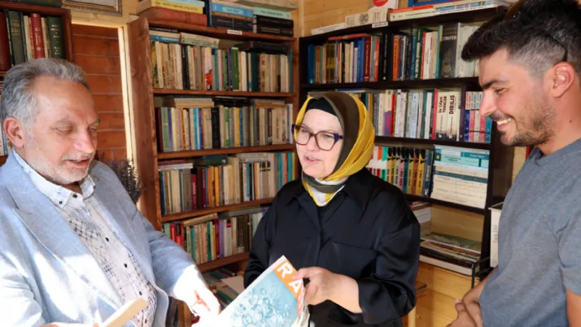 Milletvekili Böhürler'den 'Sahaflar Çarşısı' ve Gelinlik Evi'ne tam not