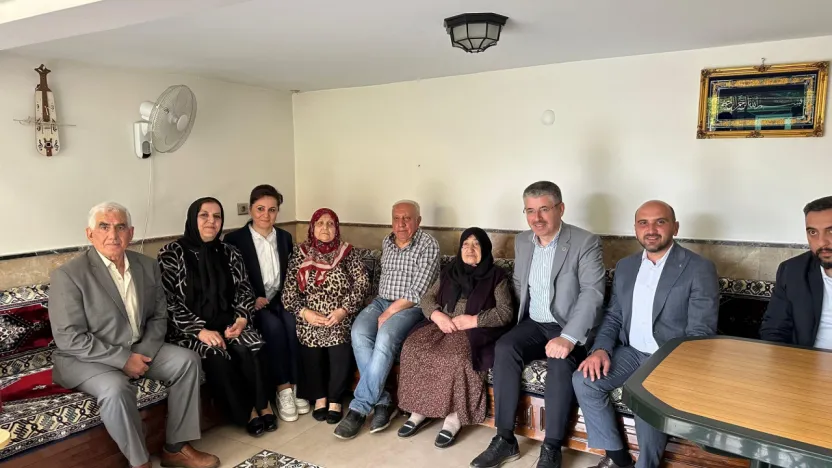 Milletvekili Çopuroğlu'ndan en yaşlı AK Parti Üyesi Hatice Dulda'ya anneler günü sürprizi