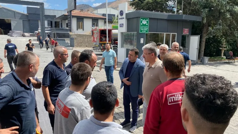 Milletvekili Çopuroğlu, yanan fabrikayı ziyaret etti