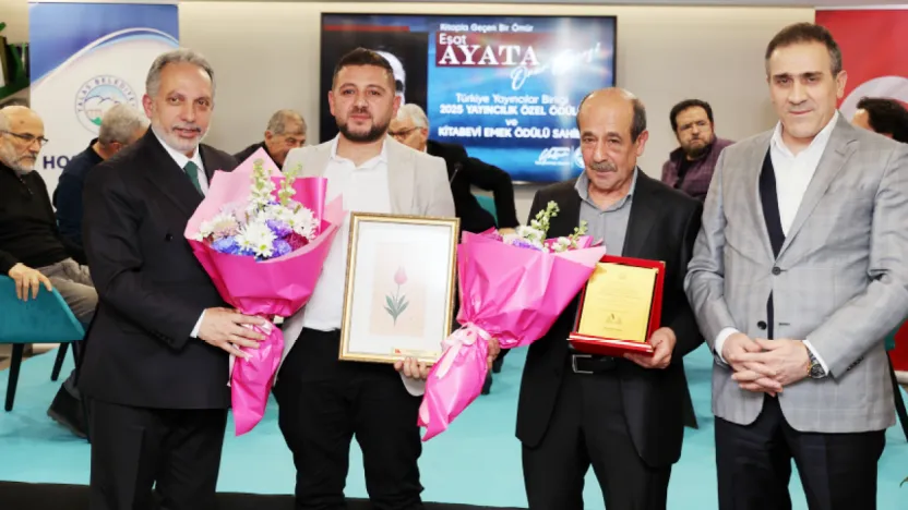 Ödüllü Kitapçı Esat Ayata'ya Onur Gecesi