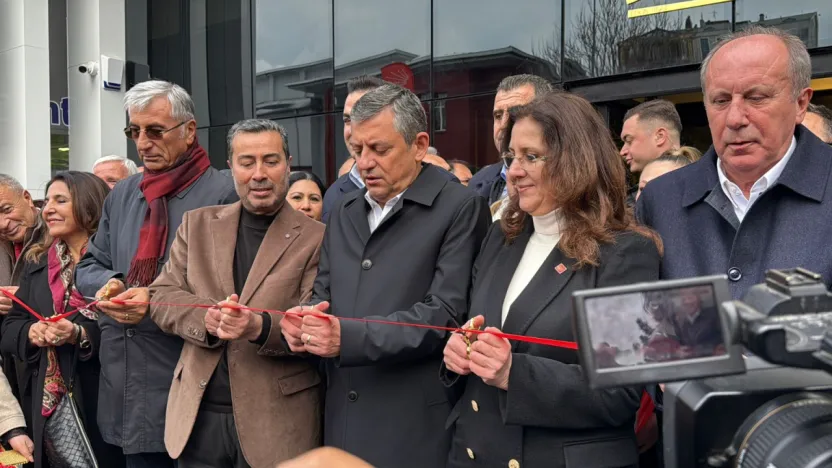 Özgür Özel CHP İl Binasını açtı 'Buranın tapusu bir tek kişiye kayıtlıdır'