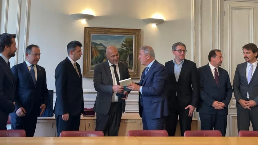 Paris'te Savunma Diplomasisi: Hulusi Akar'dan Fransa'da Kritik Temaslar