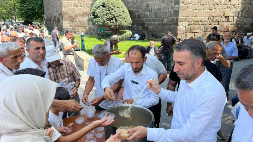 Saadet Partisi'nden 24. Yıla Özel Aşure İkramı